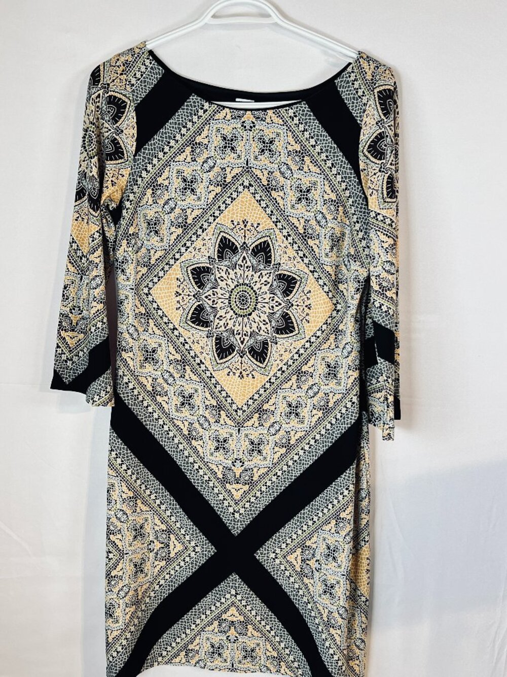 Valerie Bertinelli Geometric Mandala Dress — Size 8, Stretch Knit, Neutral Print